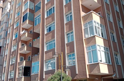 ID. A 18 Apartment for sale opposite the Saturday Bazaar in Istanbul